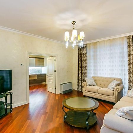 Lux Family Apartment In City Center 바쿠 외부 사진