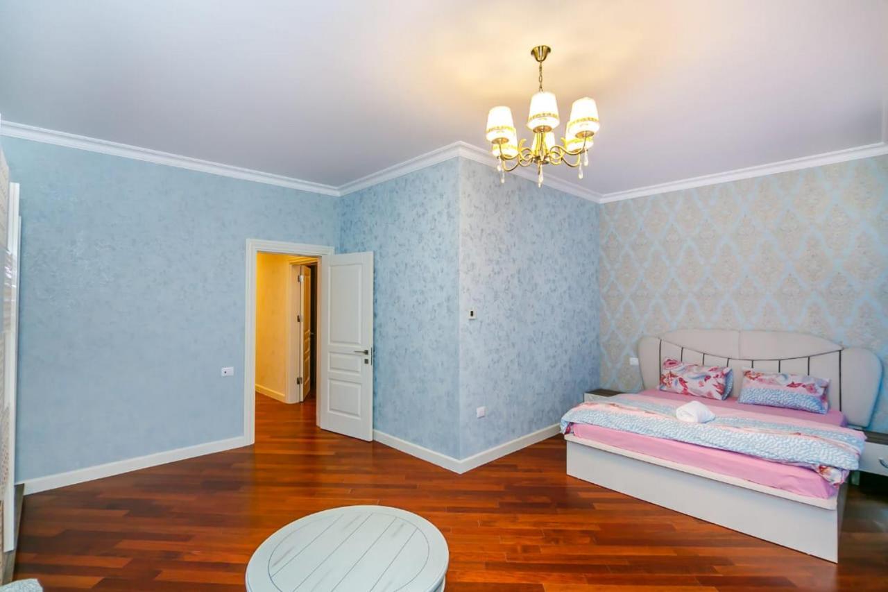 Lux Family Apartment In City Center 바쿠 외부 사진