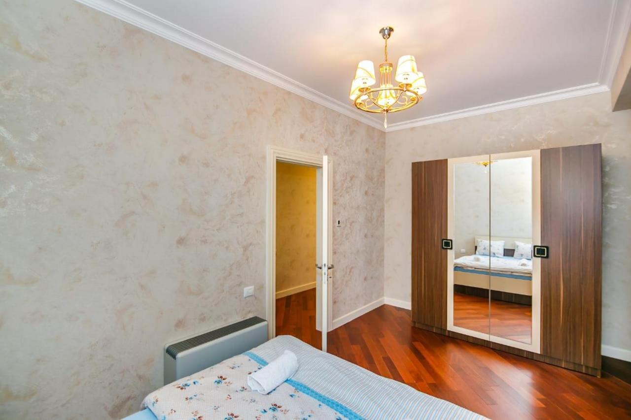 Lux Family Apartment In City Center 바쿠 외부 사진