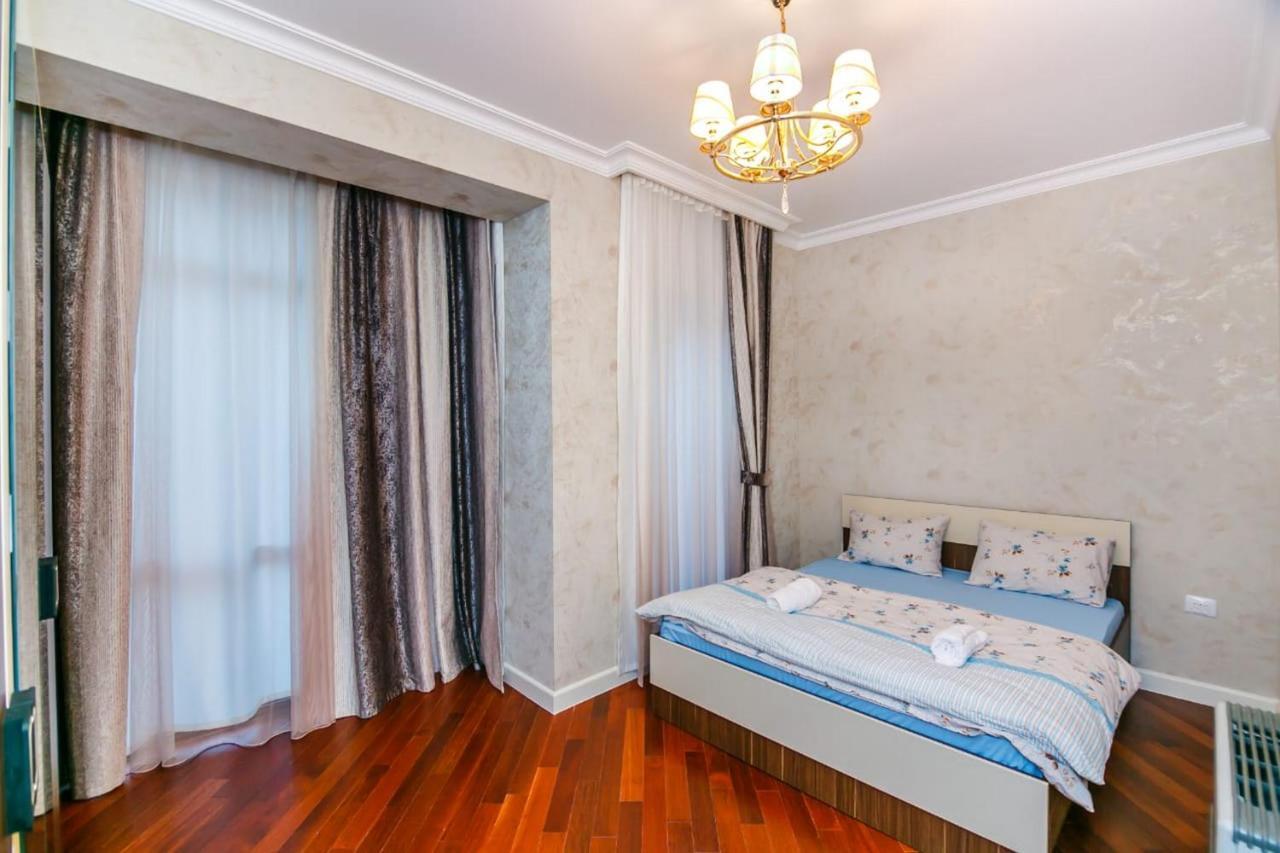Lux Family Apartment In City Center 바쿠 외부 사진