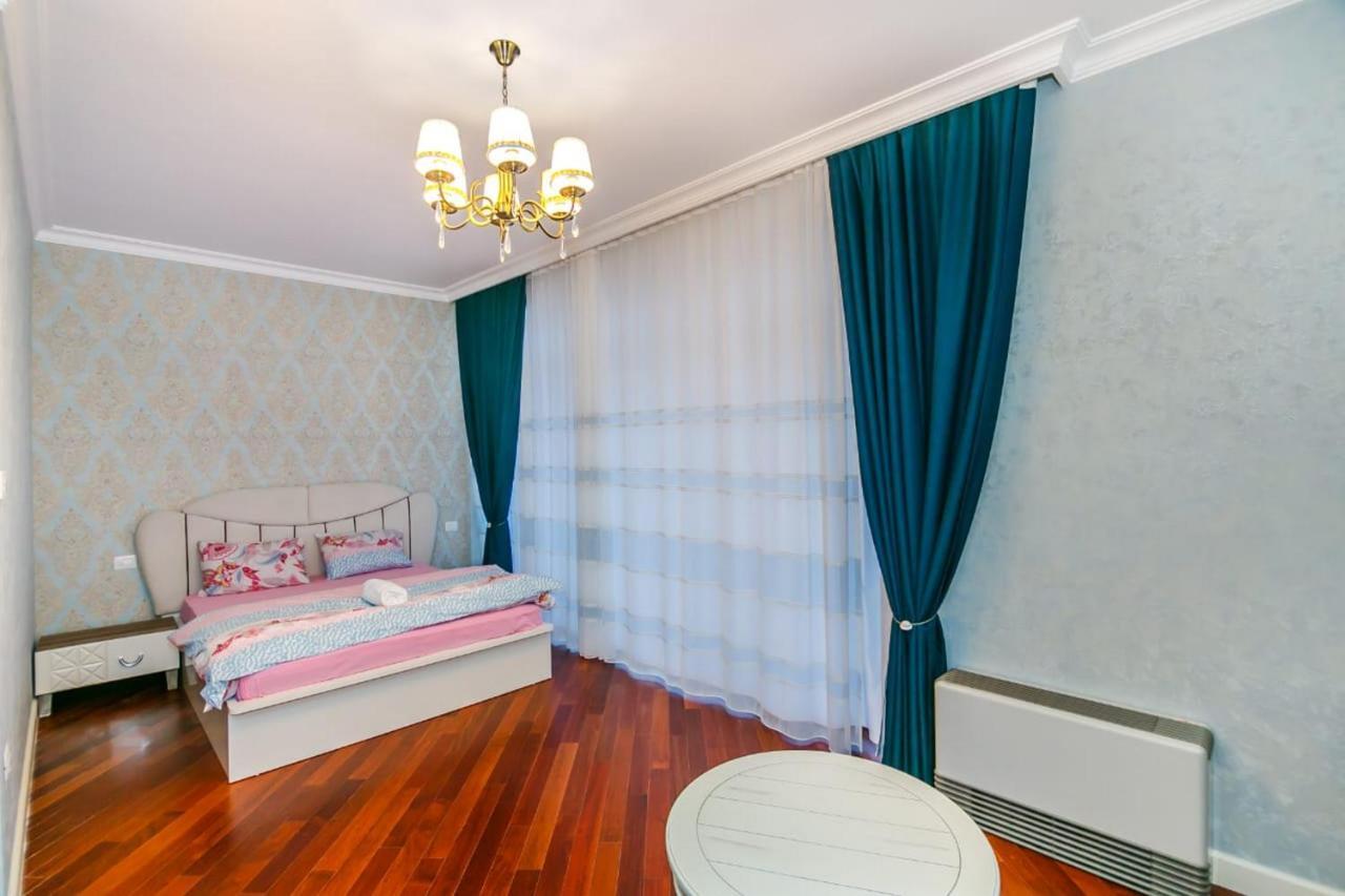 Lux Family Apartment In City Center 바쿠 외부 사진